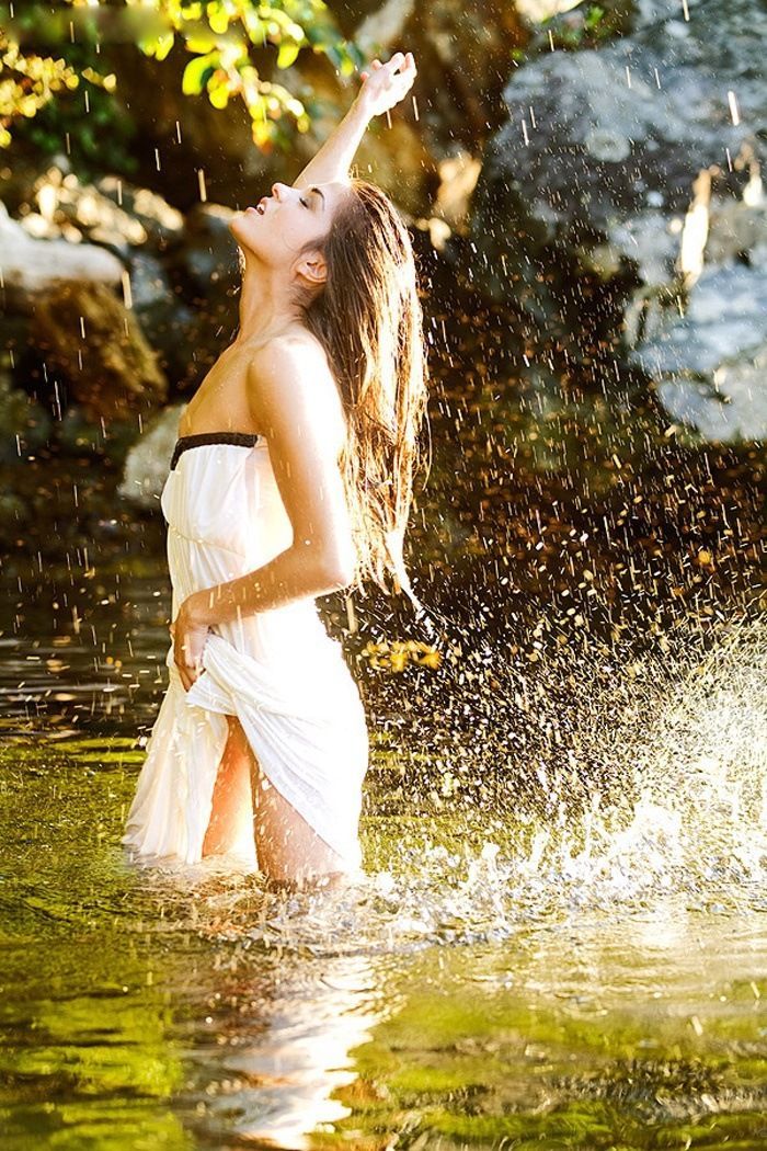 Marie Avgeropoulos in Monterrey