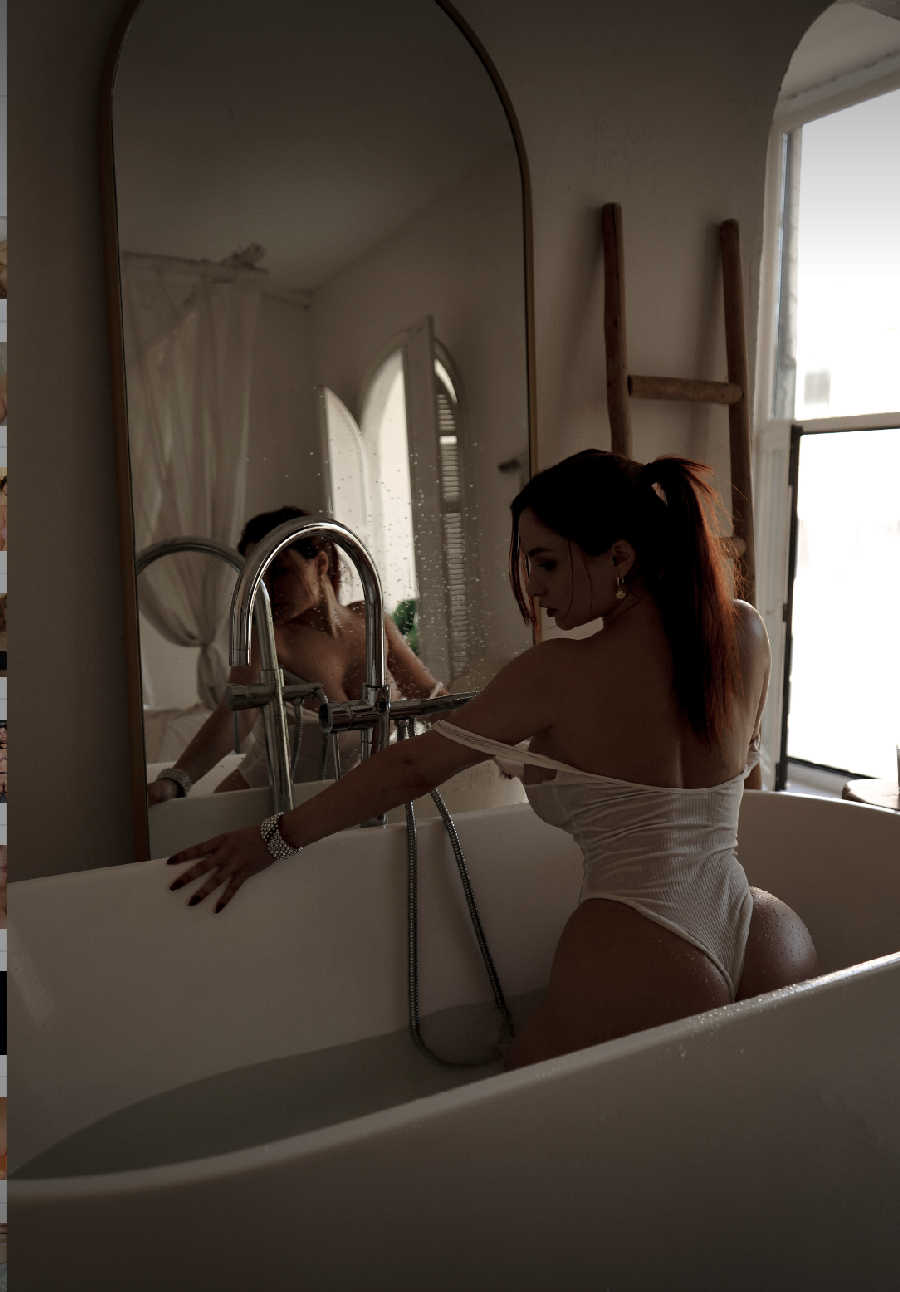 A playful frame from Miranda Faith nude — online in Monterrey