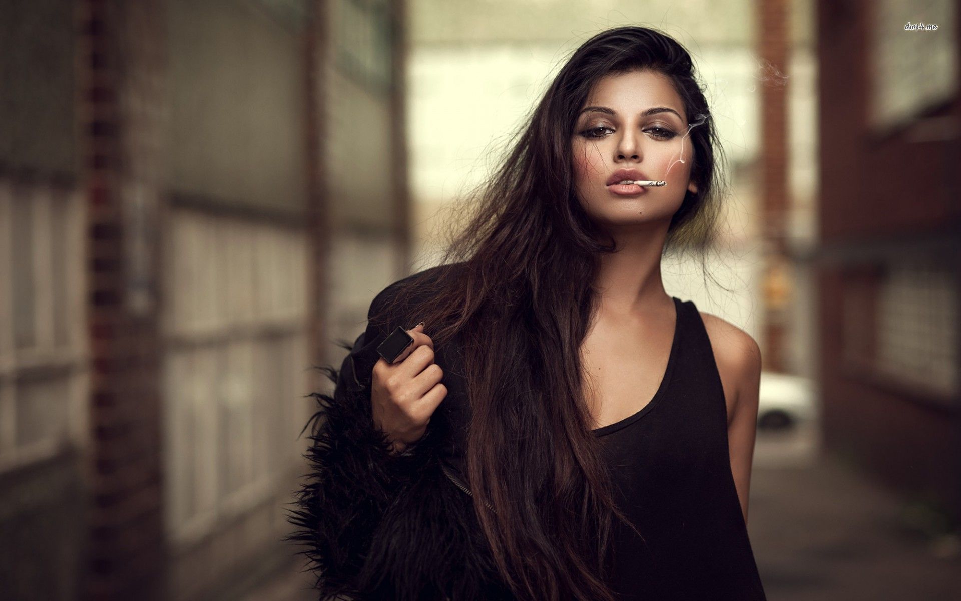 A playful frame from Sassy girls — online in Monterrey