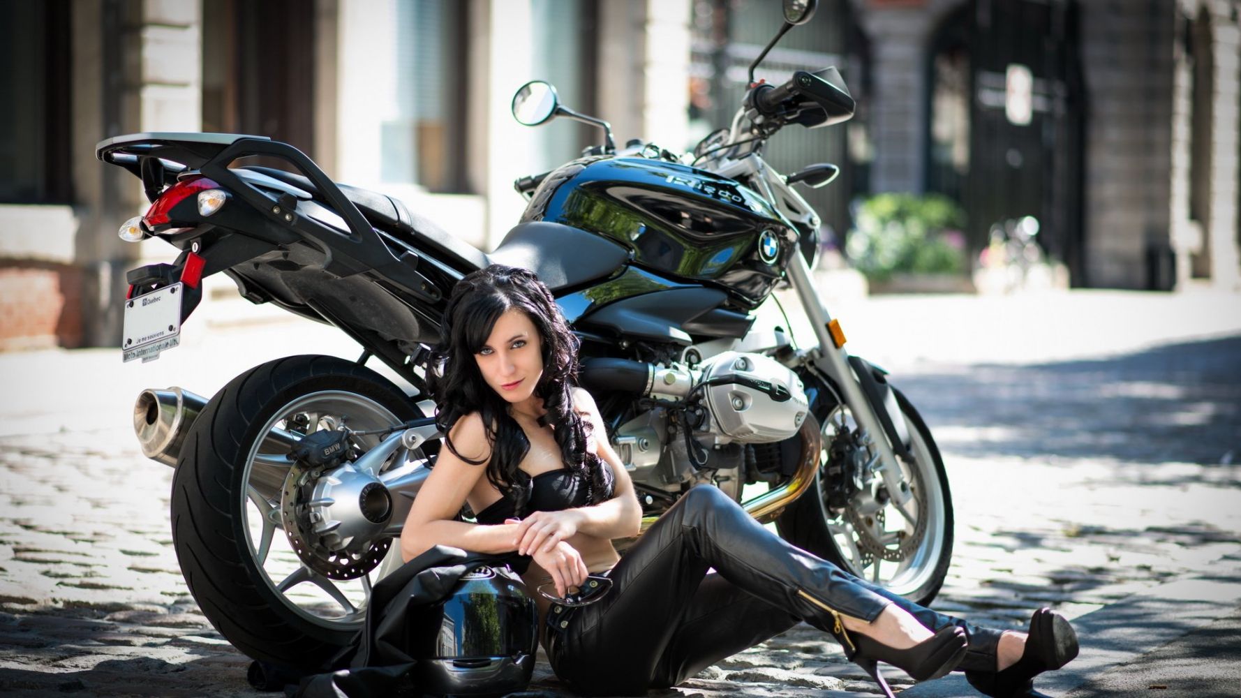 Fresh photos, fresh mood — European women on bikes online in Monterrey