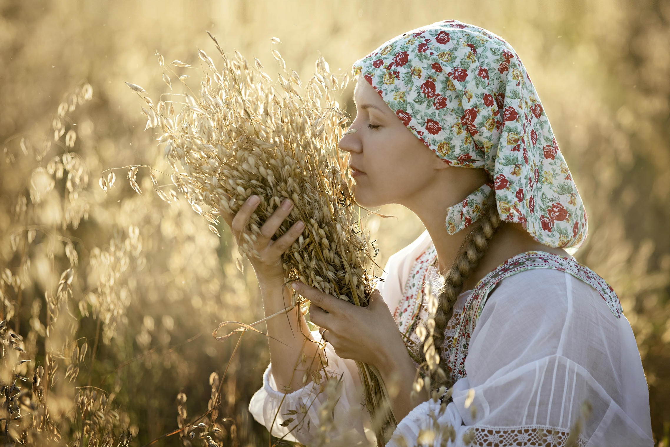 Photo Women in Slavic costumes in Monterrey