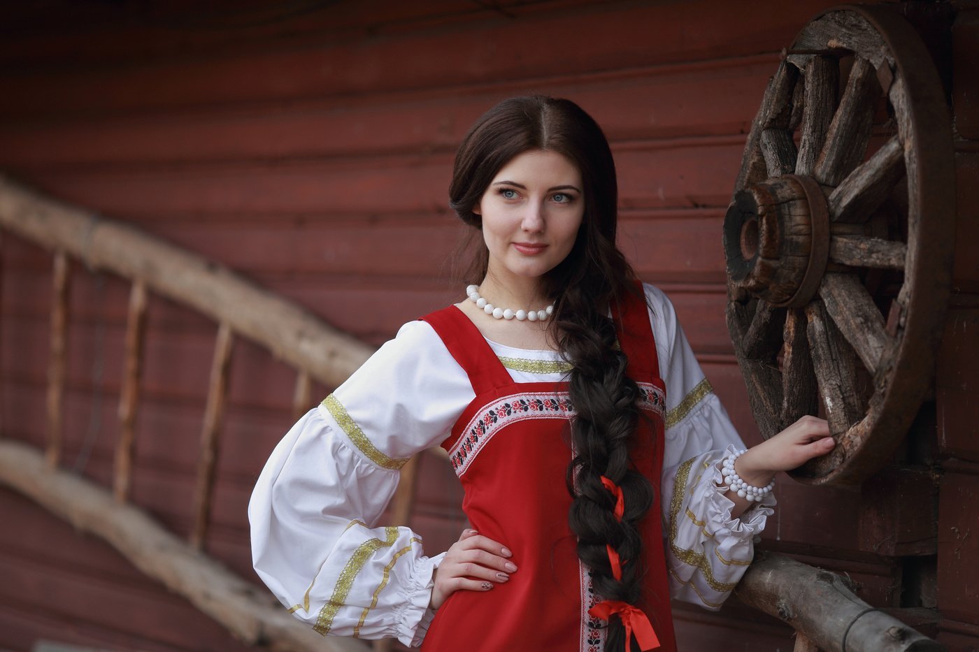 Girls in Slavic costumes’s look of the day — catch her live in Monterrey